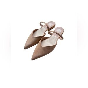 Dolce Vita Women’s Kanika Low Heel Shoes.